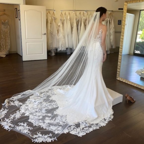 EXCLUSIVE Wedding Dress from Essence of Australia - Picture 4 of 5